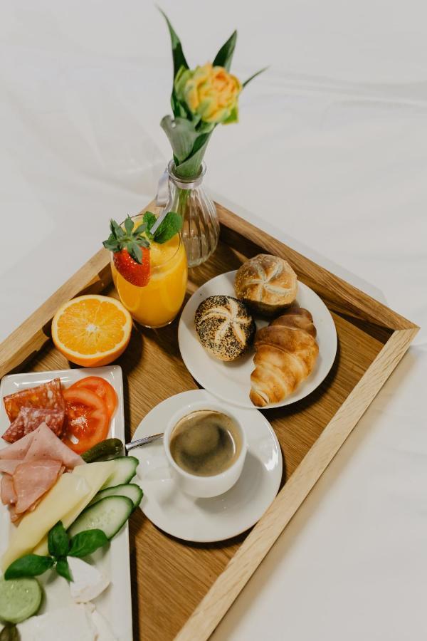 Molto Bene Hotel & Restaurant Skorcz 外观 照片